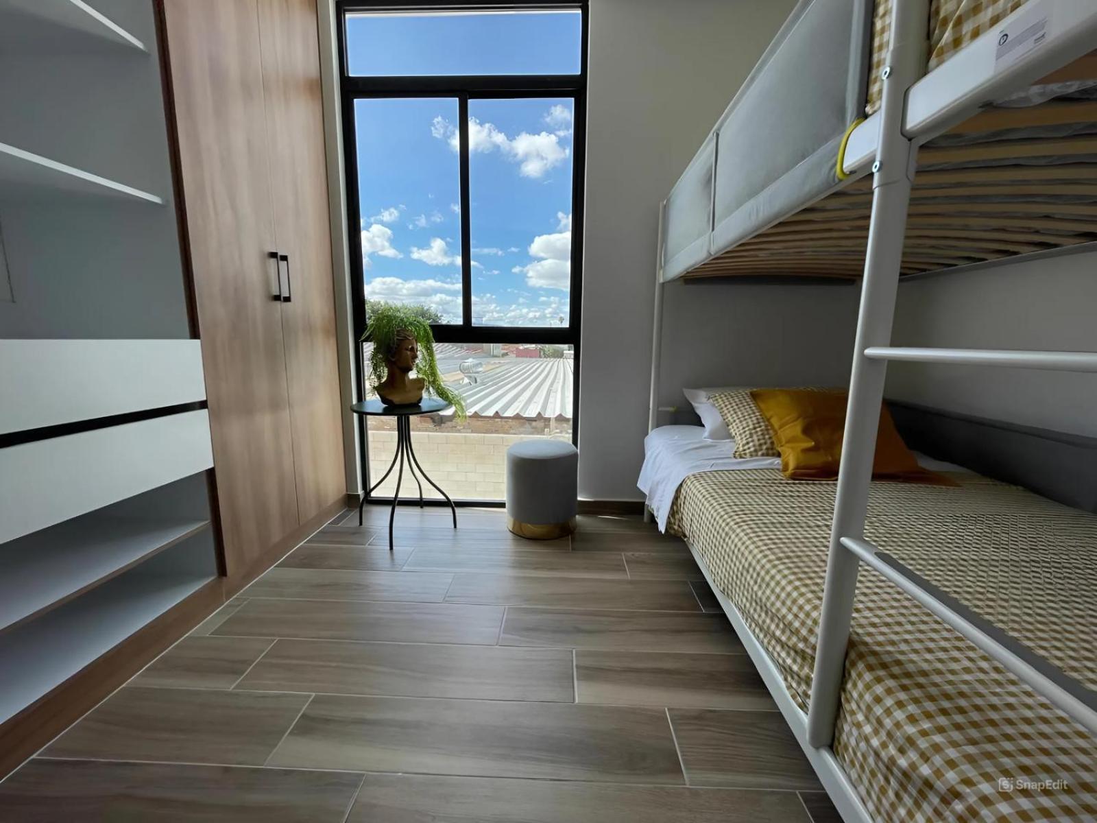 Depa Familiar Centrico Gdl Con Estacionamiento Apartment กัวดาลาฮารา ภายนอก รูปภาพ
