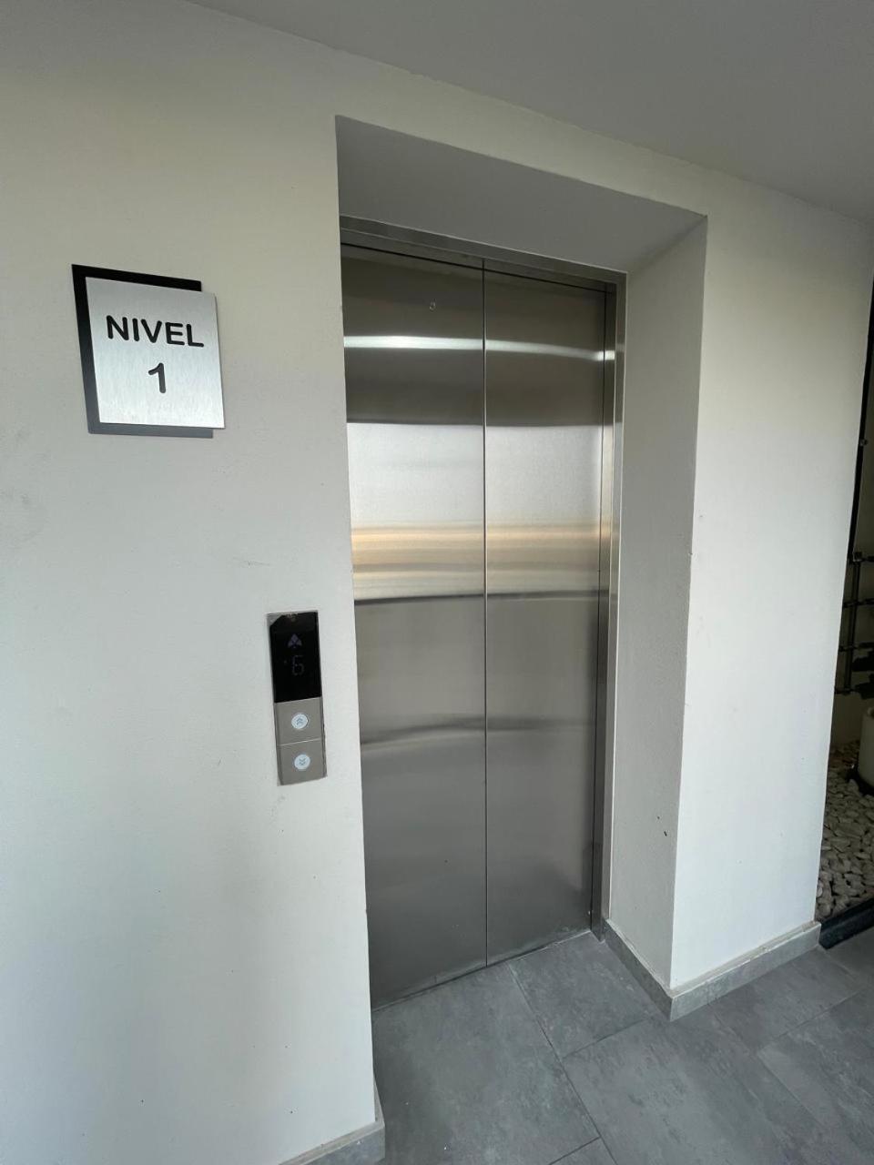 Depa Familiar Centrico Gdl Con Estacionamiento Apartment กัวดาลาฮารา ภายนอก รูปภาพ