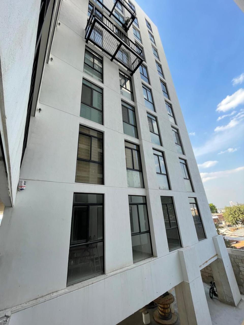Depa Familiar Centrico Gdl Con Estacionamiento Apartment กัวดาลาฮารา ภายนอก รูปภาพ